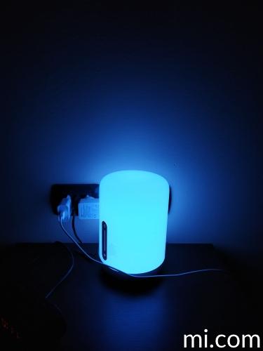 Xiaomi Mi Bedside Lamp 2 è fantastica: una lampada smart così è da