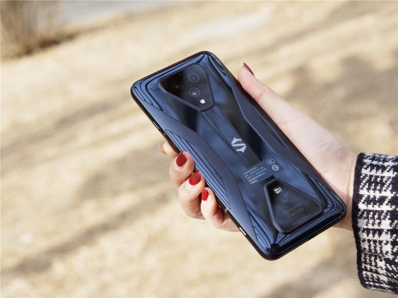 Mở hộp & trên tay điện thoại chơi game Xiaomi Black Shark 3